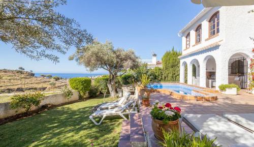 Villa with Garden View