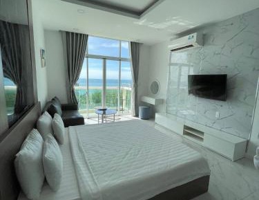 One-Bedroom Apartment with Balcony