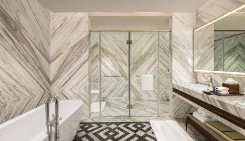 Presidential Suite, Club Lounge Access, Cocktail Hours from 6PM-8PM, 1-way Airport Transfer, 1 King Bed