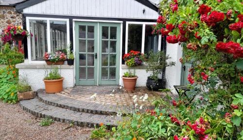 One-Bedroom Apartment with Garden