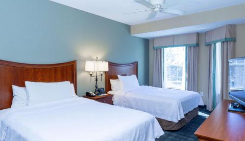 Suite with Two Queen Beds and Tub - Mobility and Hearing Access/Non-Smoking