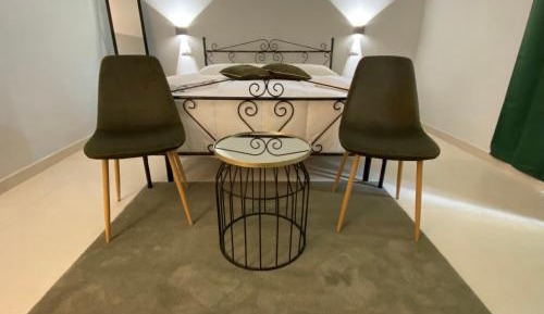 Deluxe Room (2 Adults + 1 Child)