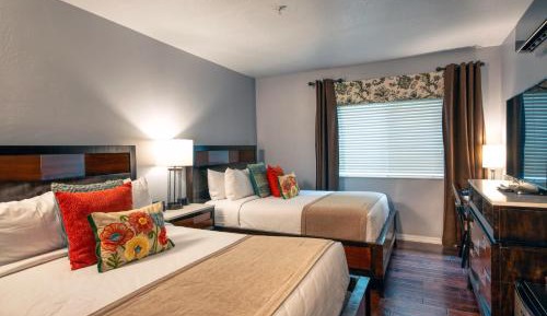 Deluxe Queen Room