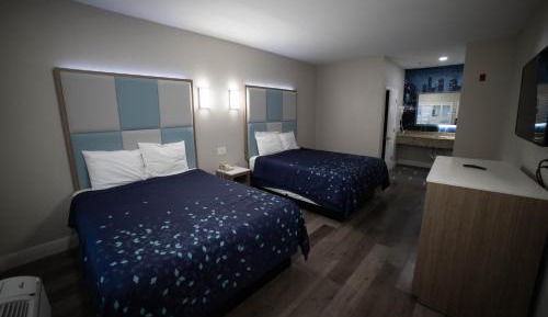 Queen Room with Two Queen Beds - Non-Smoking