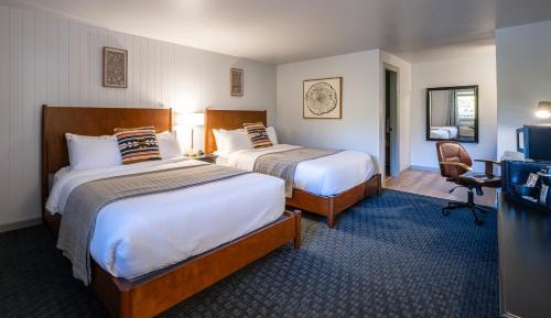 Deluxe Queen Room