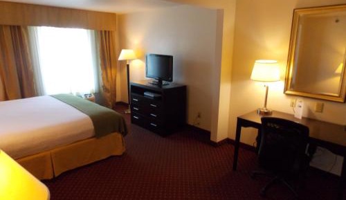 Standard King Room with Accessible Tub - Mobility Access