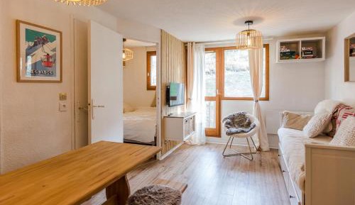 One-Bedroom Apartment with Balcony
