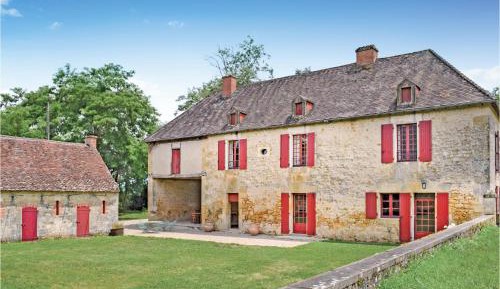Three-Bedroom Holiday Home 