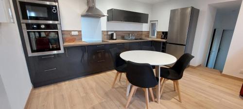 Big One-Bedroom Apartment - Coquelicot