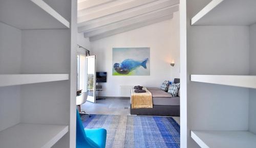 Six-Bedroom Villa 