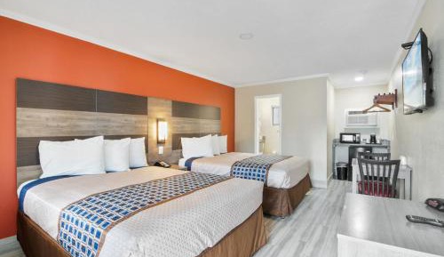 Queen Room with Two Queen Beds - Non-Smoking