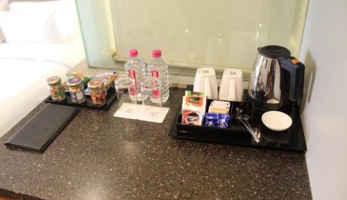 Deluxe Queen Room – 25 % Discounton Food & Beverage and 15% Discount on Laundry Services