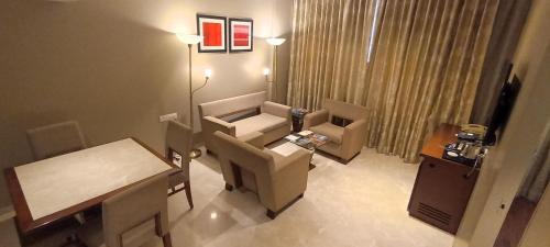 Suite Room – One way Airport Transfer , 25 % Discount on Food & Beverage and 15% Discount on Laundry Services