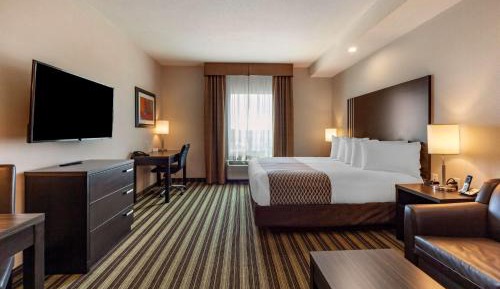 King Room with Kitchen and Walk-In Shower - Non-Smoking