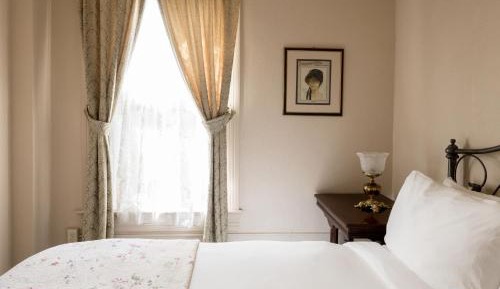 Deluxe King Suite