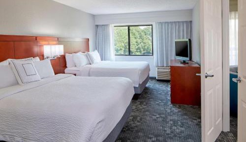 One Bedroom Suite Two Queens