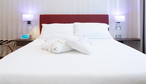 Deluxe Double Room (2 Adults + 1 Child)