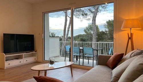 One-Bedroom Apartment with Terrace