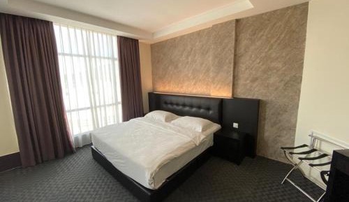 Deluxe Queen Room