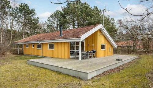 Three-Bedroom Holiday Home 