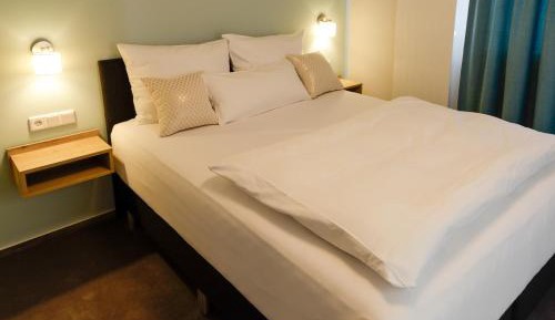 Deluxe Single Room with Shower