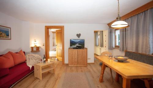 Apartment with Mountain View