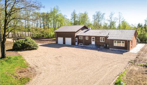 Five-Bedroom Holiday Home