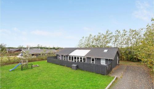 Four-Bedroom Holiday Home