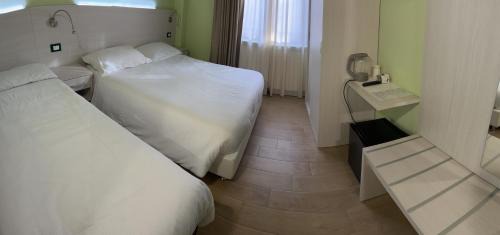 Deluxe Double Room with Shower