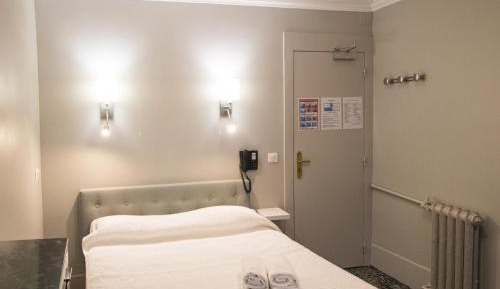 Double room with washbasin only