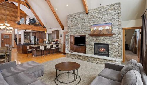 Four-Bedroom Holiday Home