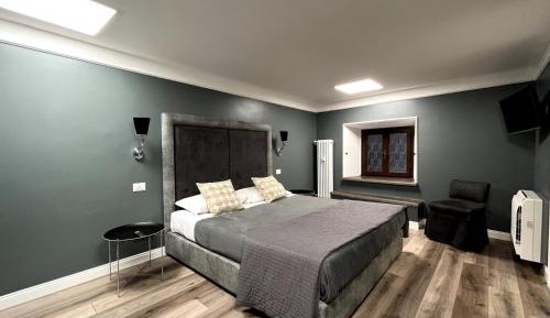 Luxury One-Bedroom  Apartment 