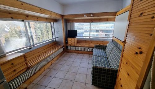 Apartment with Mountain View