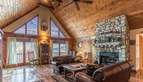 Three-Bedroom Holiday Home 