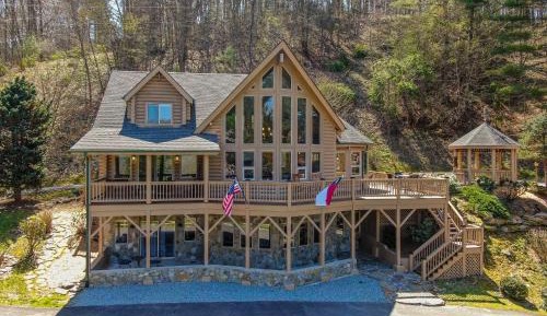 Three-Bedroom Holiday Home 