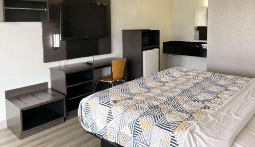 Deluxe King Room - Non-Smoking
