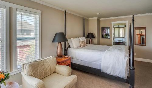 The Courtyard - Classic Queen (Children and Pet Friendly)