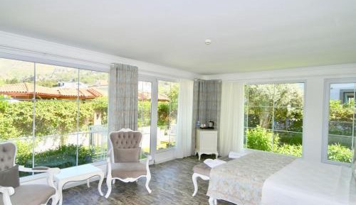 Executive Suite with Garden View
