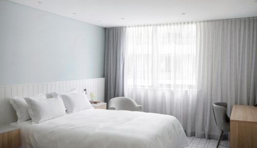 Standard Queen Room