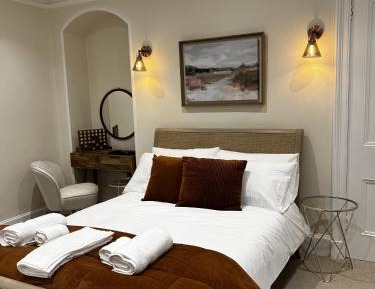 Deluxe Double Room with Shower