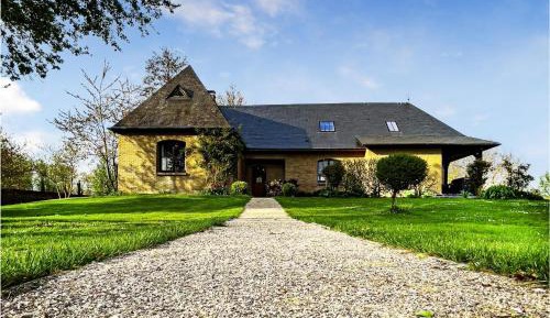 Five-Bedroom Holiday Home