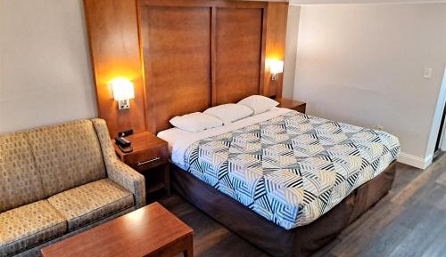 Deluxe King Room - Non-Smoking