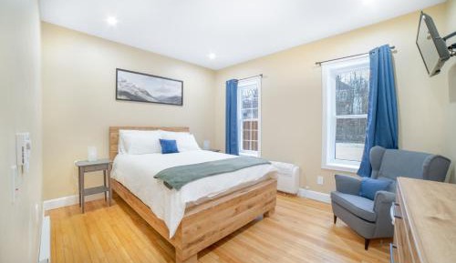 Deluxe Queen Suite
