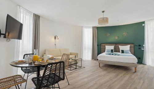 Executive Suite with Double Bed and Sofa Bed