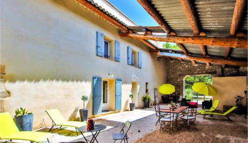 Three-Bedroom Holiday Home 