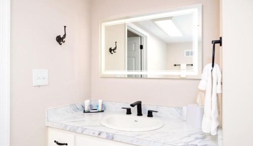 One-Bedroom Executive King Suite - Non-Smoking