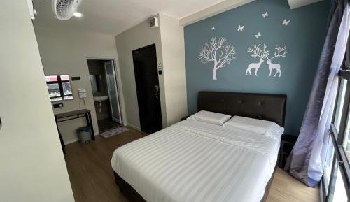 Deluxe Queen Room