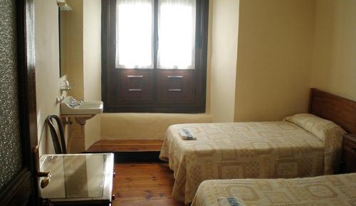 Twin Room with Extra Bed - 3 Beds