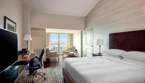1 King Bed, Guest Room