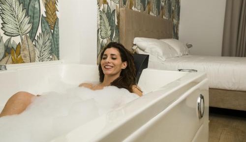 Suite with Hot Tub